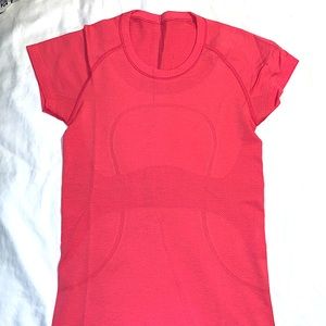 Lululemon Size 6 Short Slv Swiftly